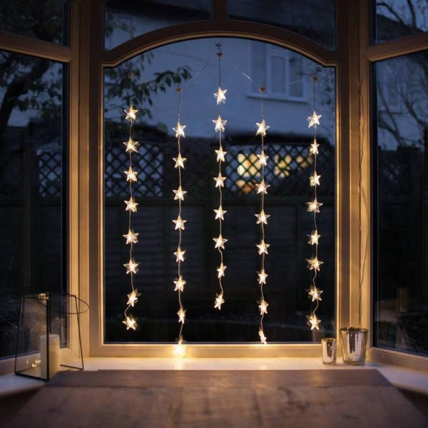 Beautiful Window Decorating Ideas For Christmas 03