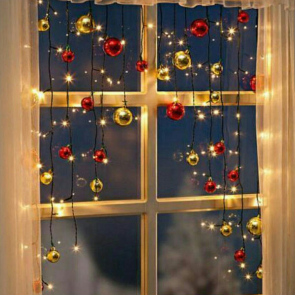 Beautiful Window Decorating Ideas For Christmas 04