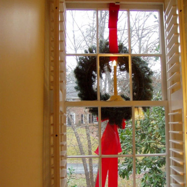 Beautiful Window Decorating Ideas For Christmas 07