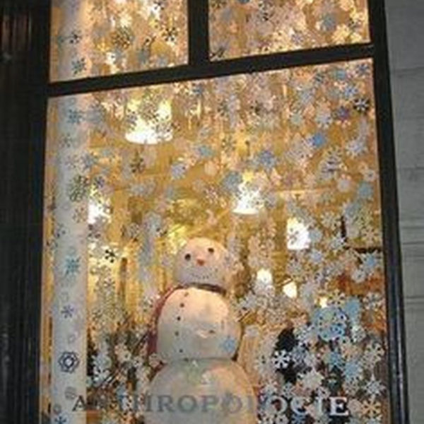 Beautiful Window Decorating Ideas For Christmas 24