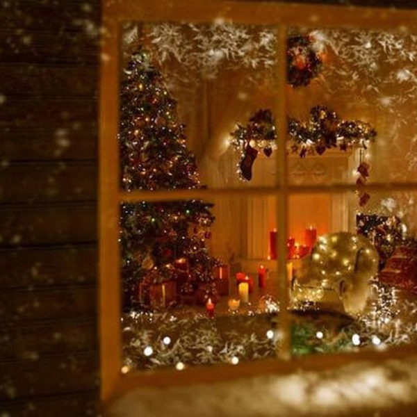 Beautiful Window Decorating Ideas For Christmas 33