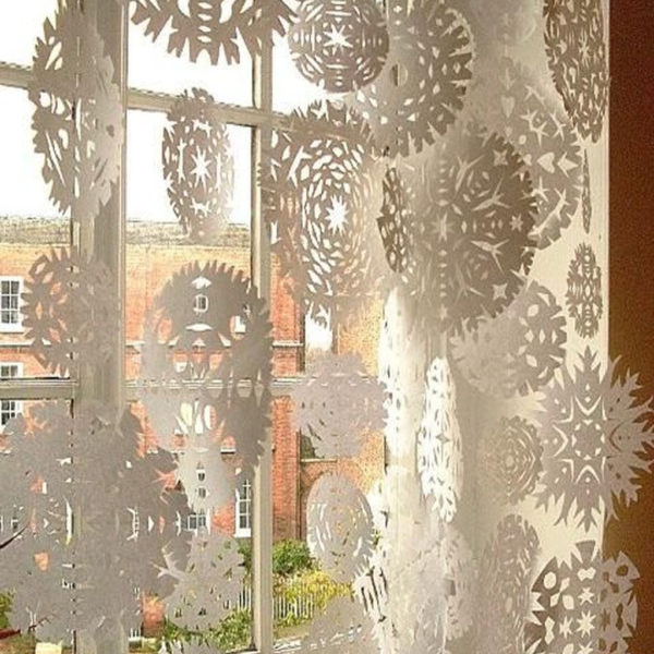 Beautiful Window Decorating Ideas For Christmas 36