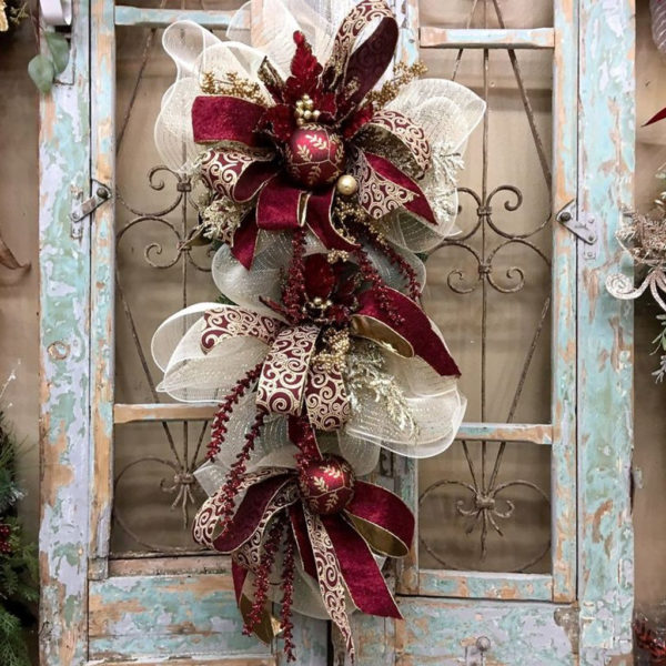 Creative Christmas Door Decoration Ideas To Inspire You 10