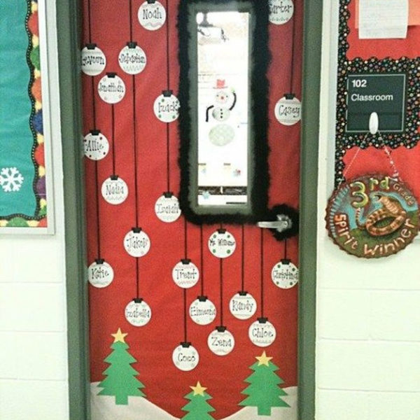 Creative Christmas Door Decoration Ideas To Inspire You 11