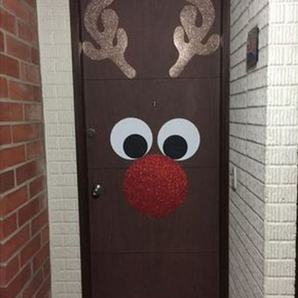 Creative Christmas Door Decoration Ideas To Inspire You 28
