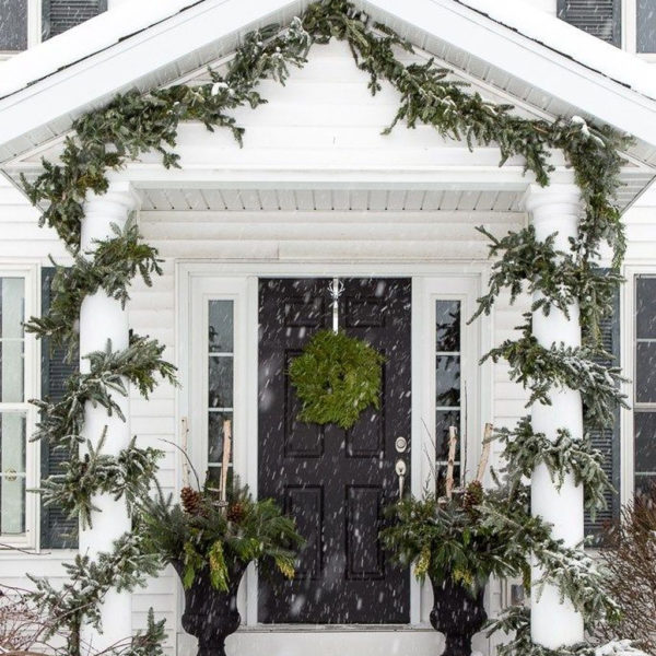 Creative Christmas Door Decoration Ideas To Inspire You 36