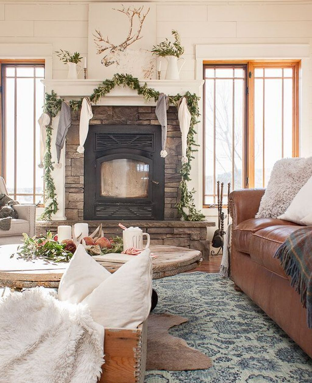 Enchanting Living Room Decor Ideas That Trending This Winter 05