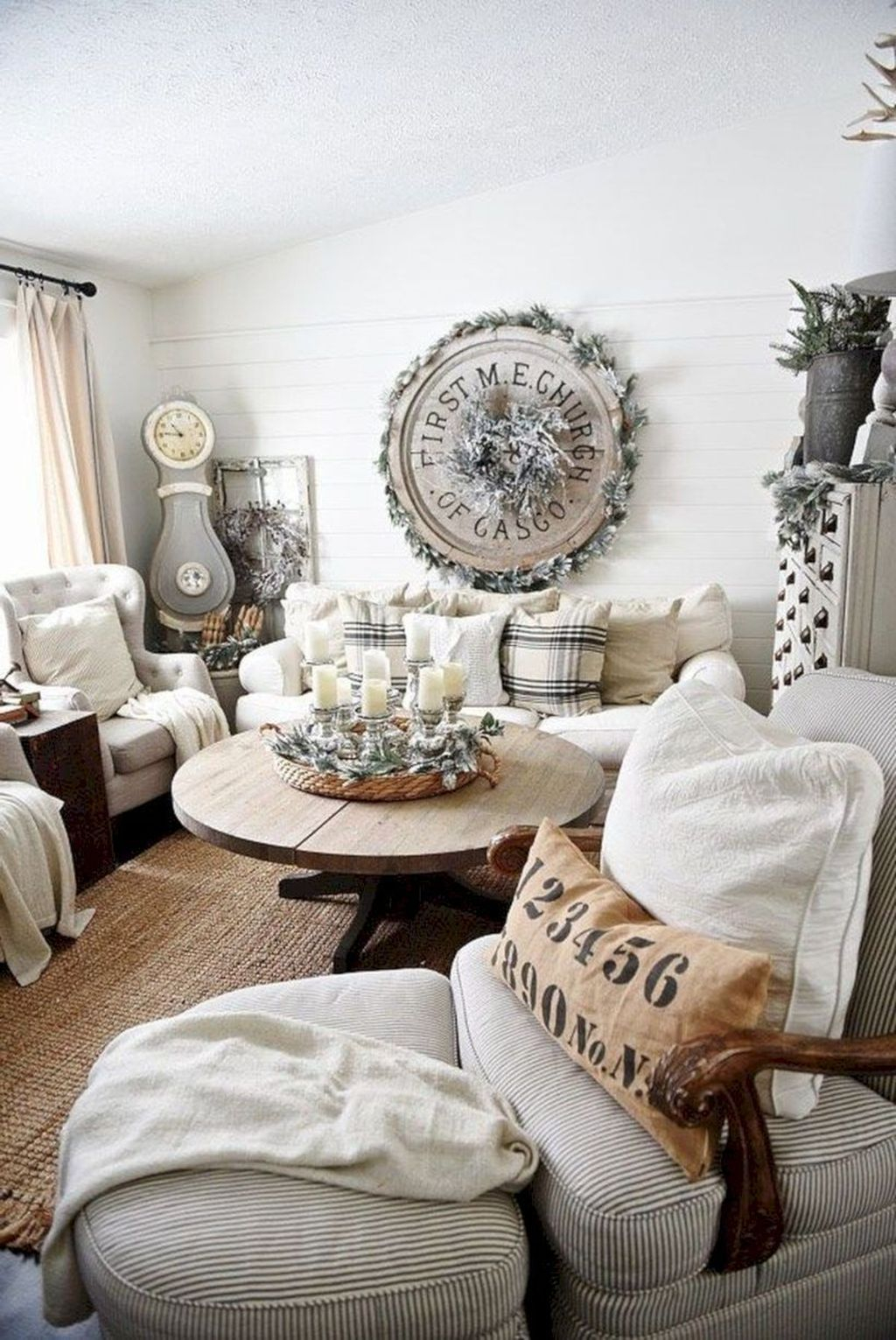 Enchanting Living Room Decor Ideas That Trending This Winter 06