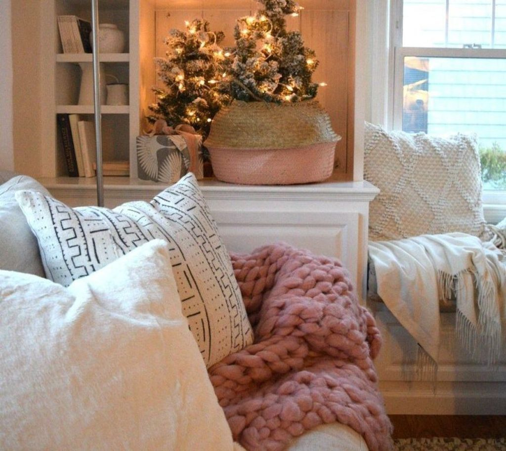 Enchanting Living Room Decor Ideas That Trending This Winter 28