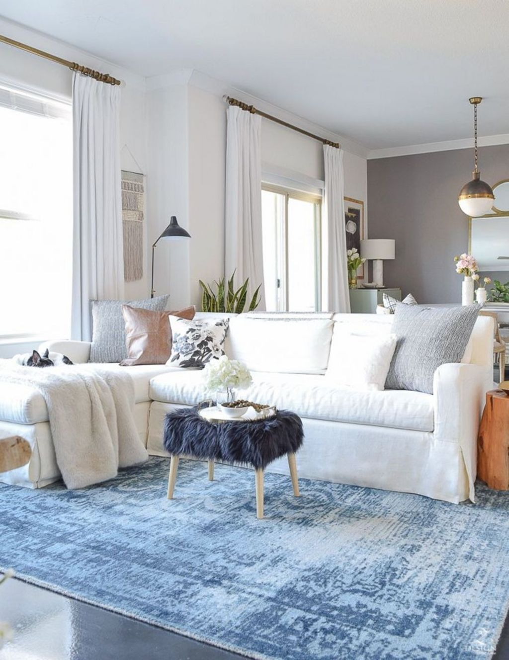 Enchanting Living Room Decor Ideas That Trending This Winter 29