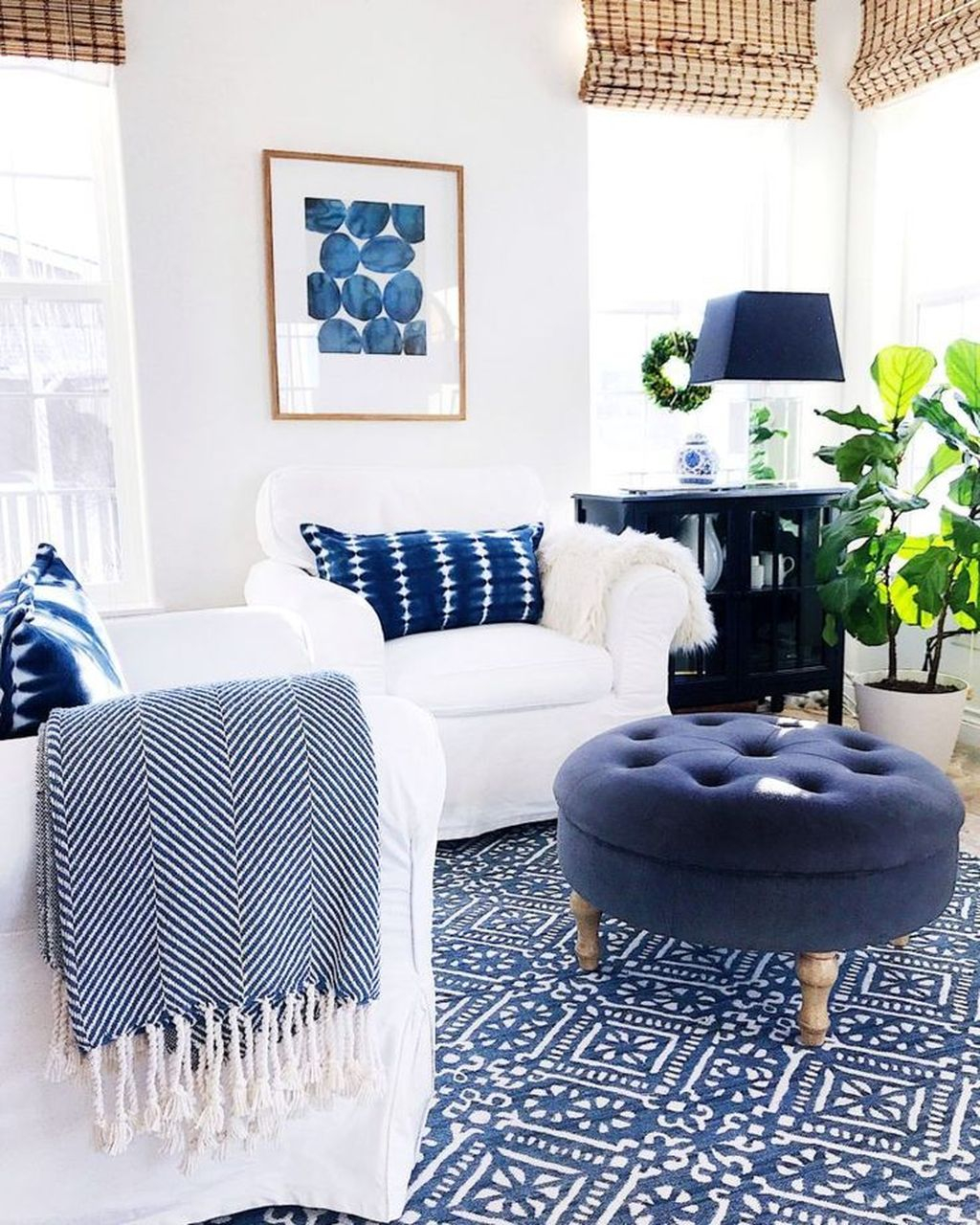 Enchanting Living Room Decor Ideas That Trending This Winter 35