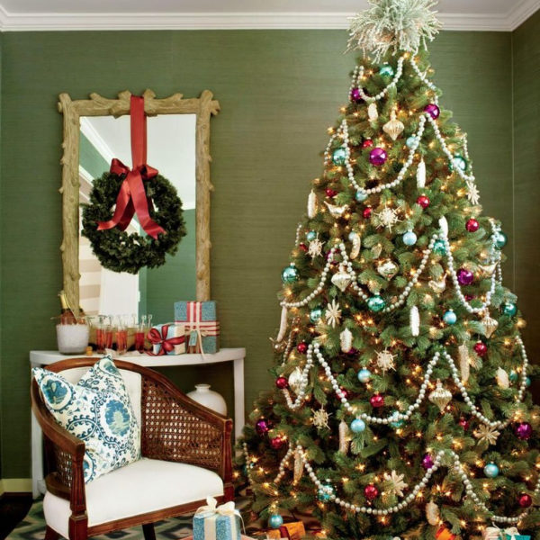 Pretty Space Decoration Ideas With Christmas Tree Lights 20