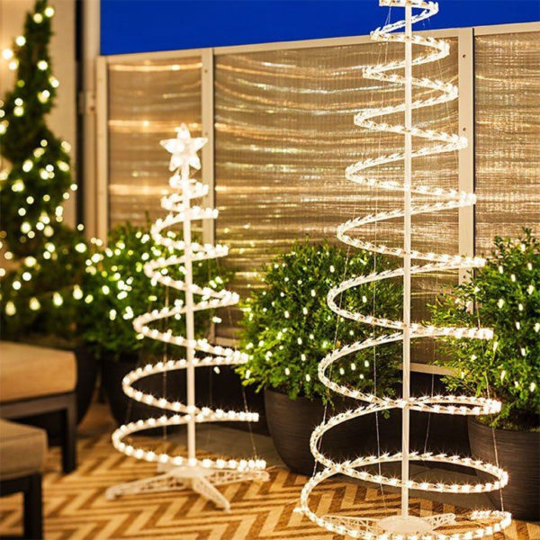 Pretty Space Decoration Ideas With Christmas Tree Lights 21