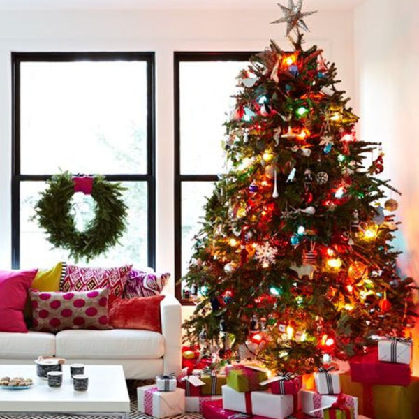 Pretty Space Decoration Ideas With Christmas Tree Lights 30