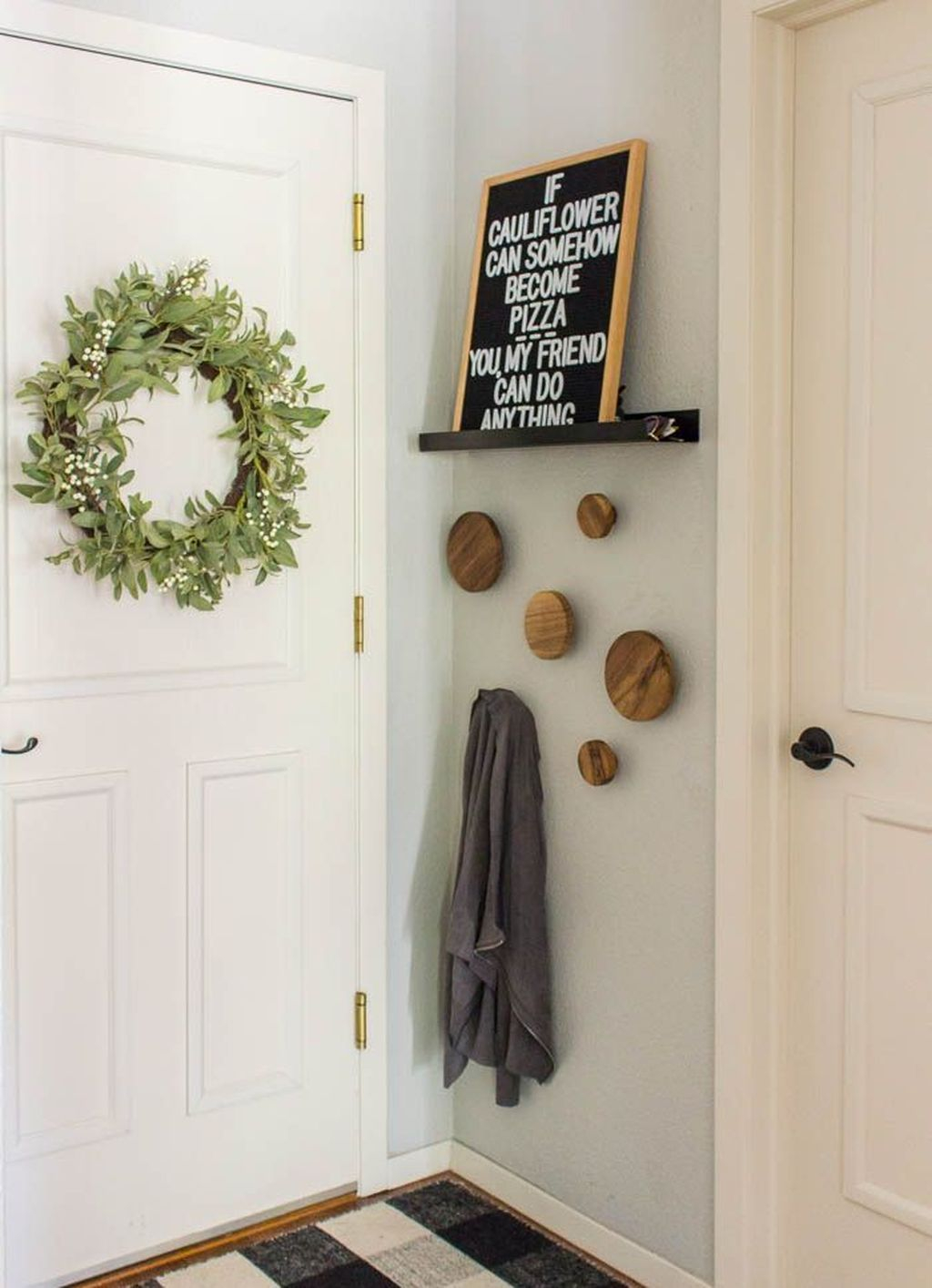 Splendid Entryway Home Décor Ideas That Make Your Place Look Cool 06