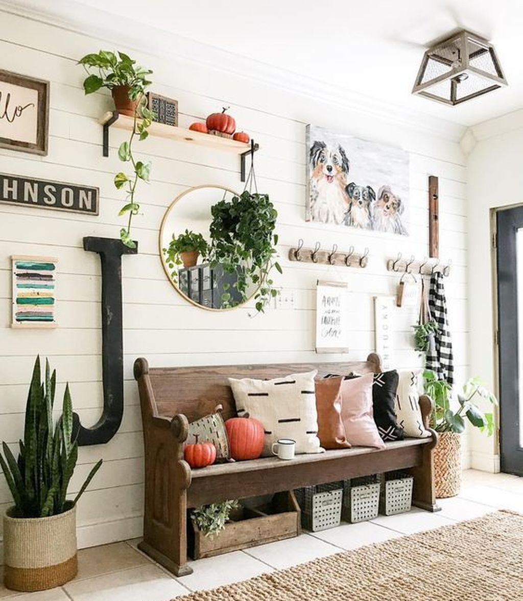 Splendid Entryway Home Décor Ideas That Make Your Place Look Cool 10