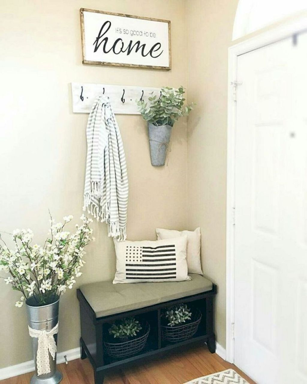 Splendid Entryway Home Décor Ideas That Make Your Place Look Cool 20