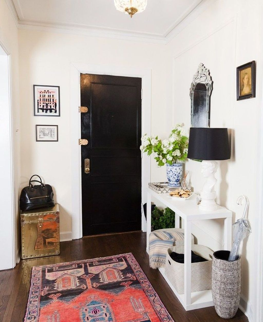 Splendid Entryway Home Décor Ideas That Make Your Place Look Cool 21