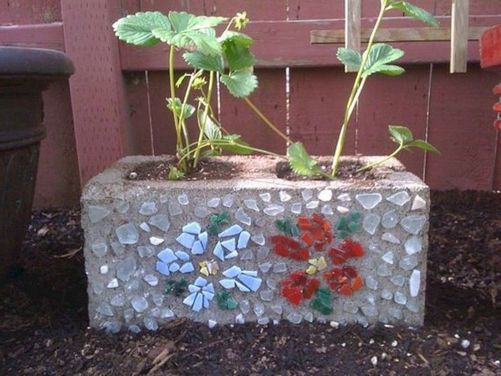 Stylish Garden Design Ideas With Cinder Block To Try 07