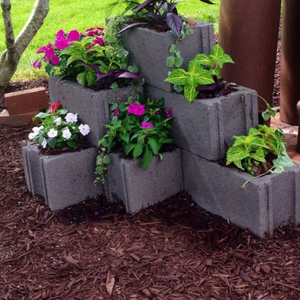 Stylish Garden Design Ideas With Cinder Block To Try 31