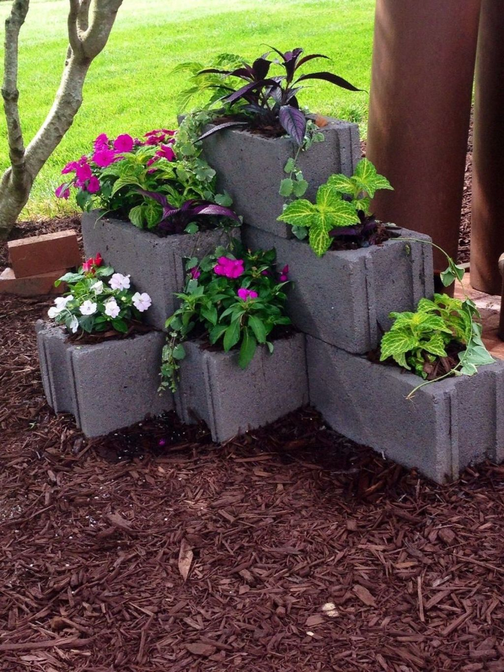 Stylish Garden Design Ideas With Cinder Block To Try 31