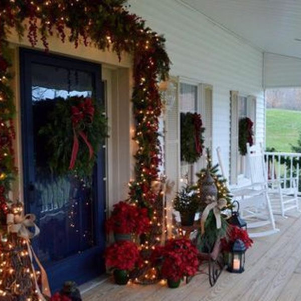 Unique Christmas Decoration Ideas For Front Porch 05