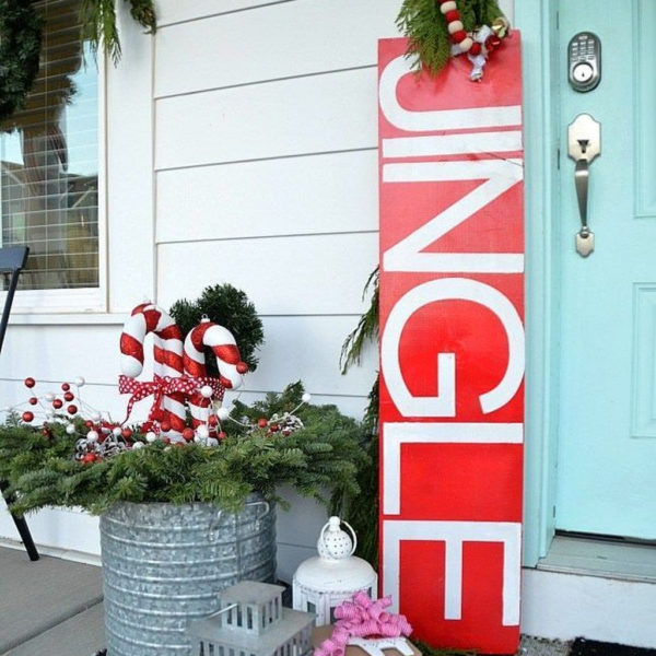 Unique Christmas Decoration Ideas For Front Porch 23
