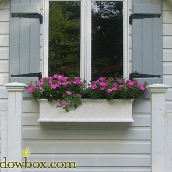 Fabulous Exterior Decoration Ideas With Flower In Window 07
