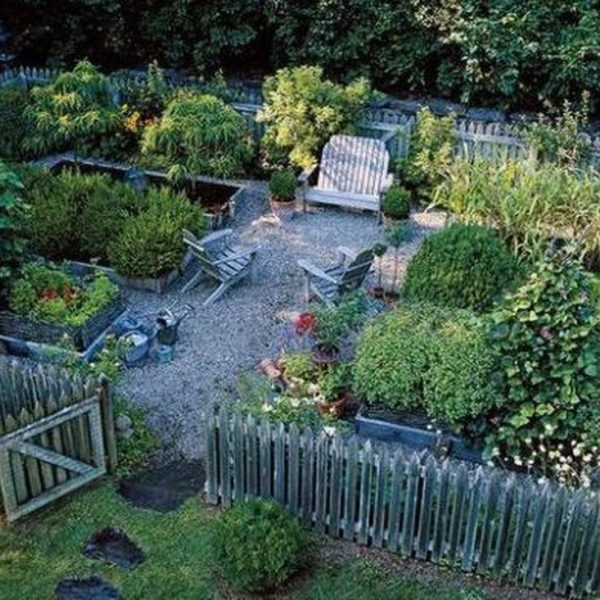 Lovely Vegetable Garden Decoration Ideas For You 11