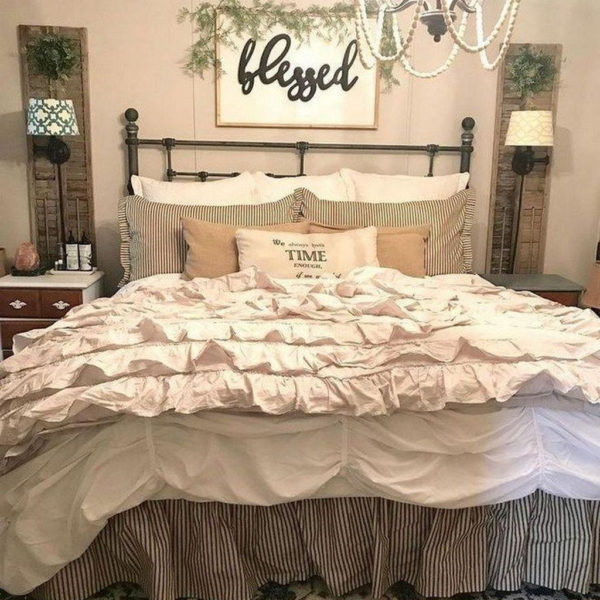 Vintage Farmhouse Bedroom Decor Ideas On A Budget To Try 05