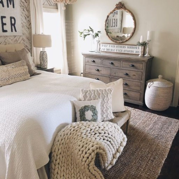 Vintage Farmhouse Bedroom Decor Ideas On A Budget To Try 13
