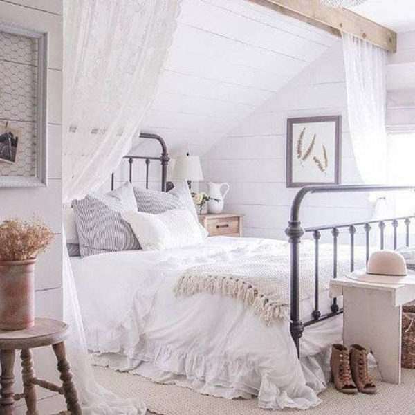 Vintage Farmhouse Bedroom Decor Ideas On A Budget To Try 14