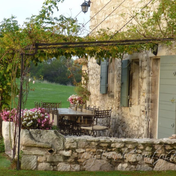 Captivating French Country Patio Ideas That Make Your Flat Look Great 08