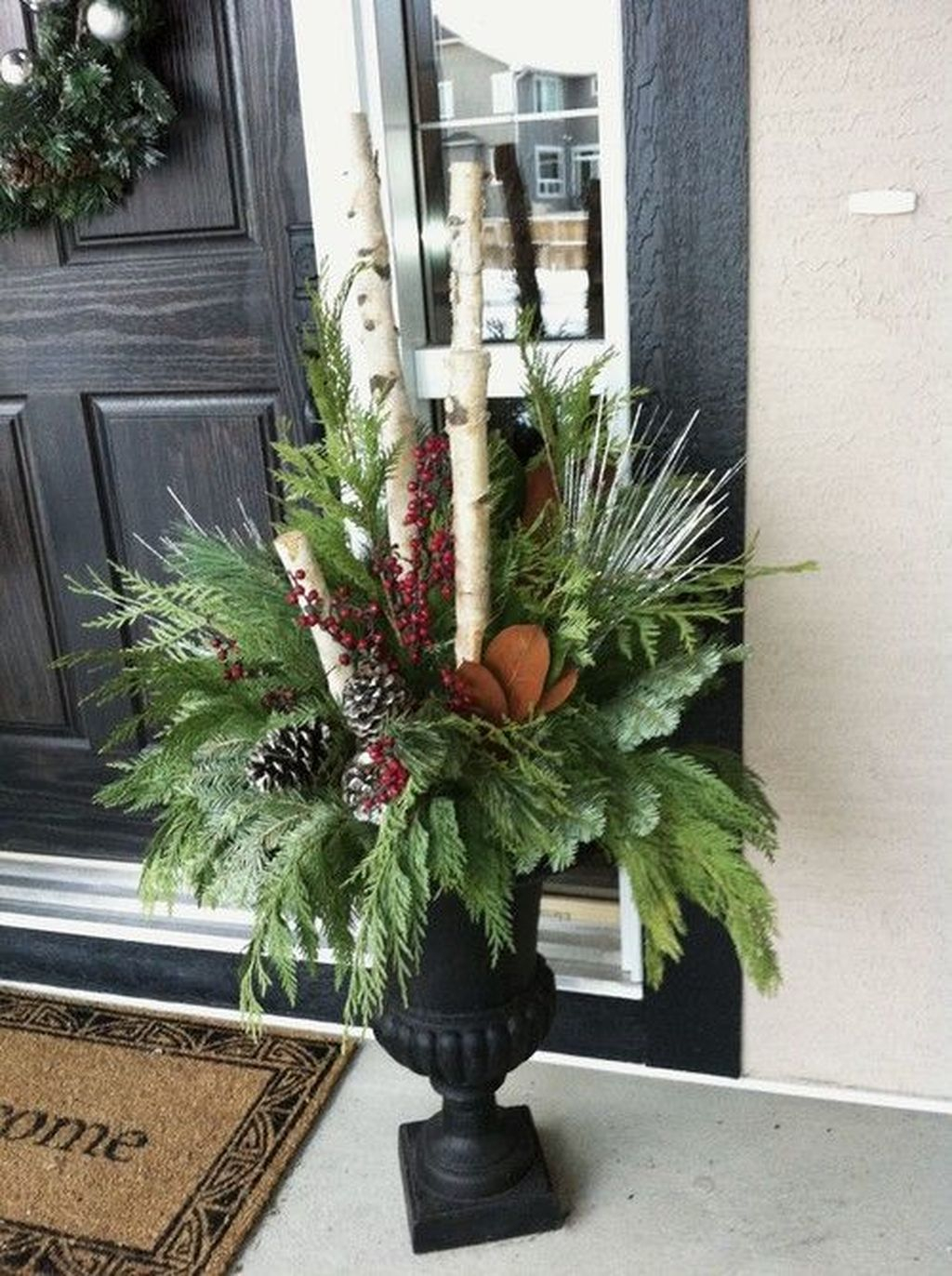 Marvelous Outdoor Holiday Planter Ideas To Beauty Porch Décor 03