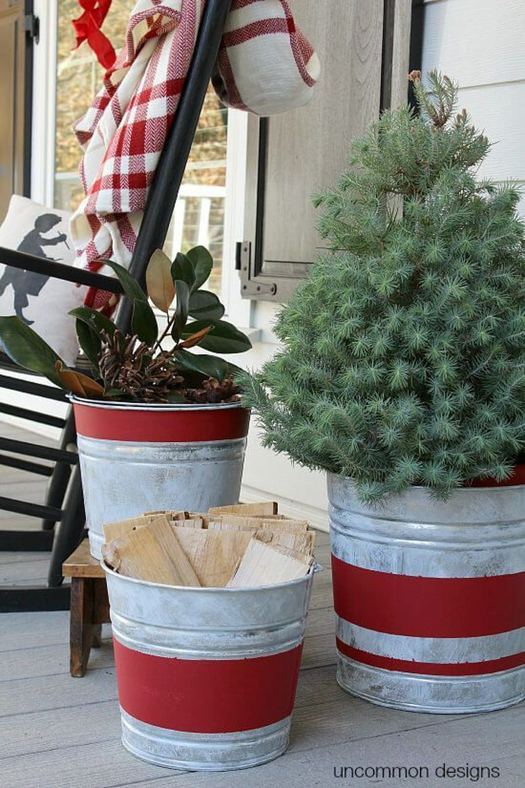 Marvelous Outdoor Holiday Planter Ideas To Beauty Porch Décor 08