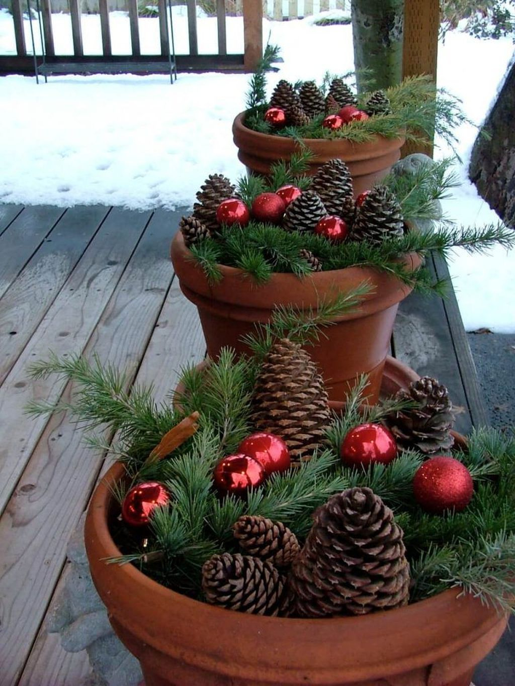 Marvelous Outdoor Holiday Planter Ideas To Beauty Porch Décor 19