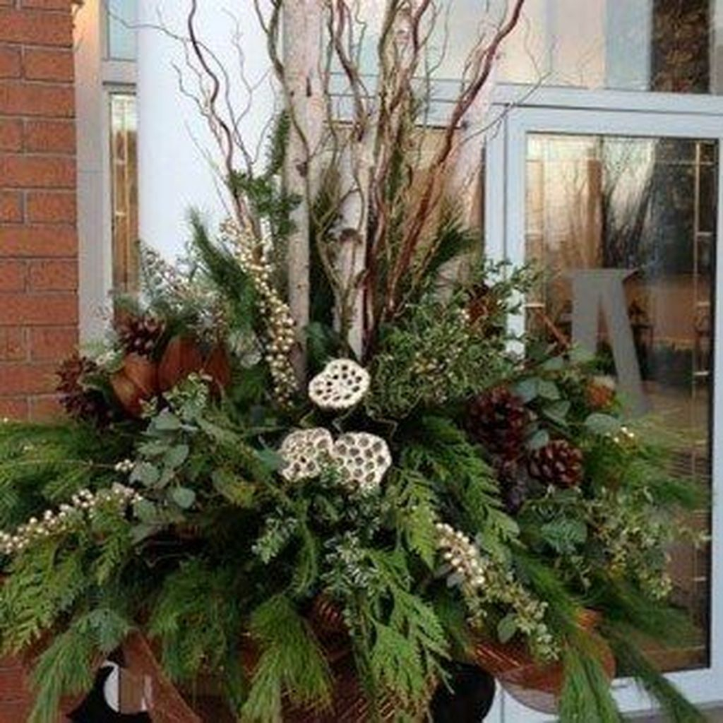 Marvelous Outdoor Holiday Planter Ideas To Beauty Porch Décor 24