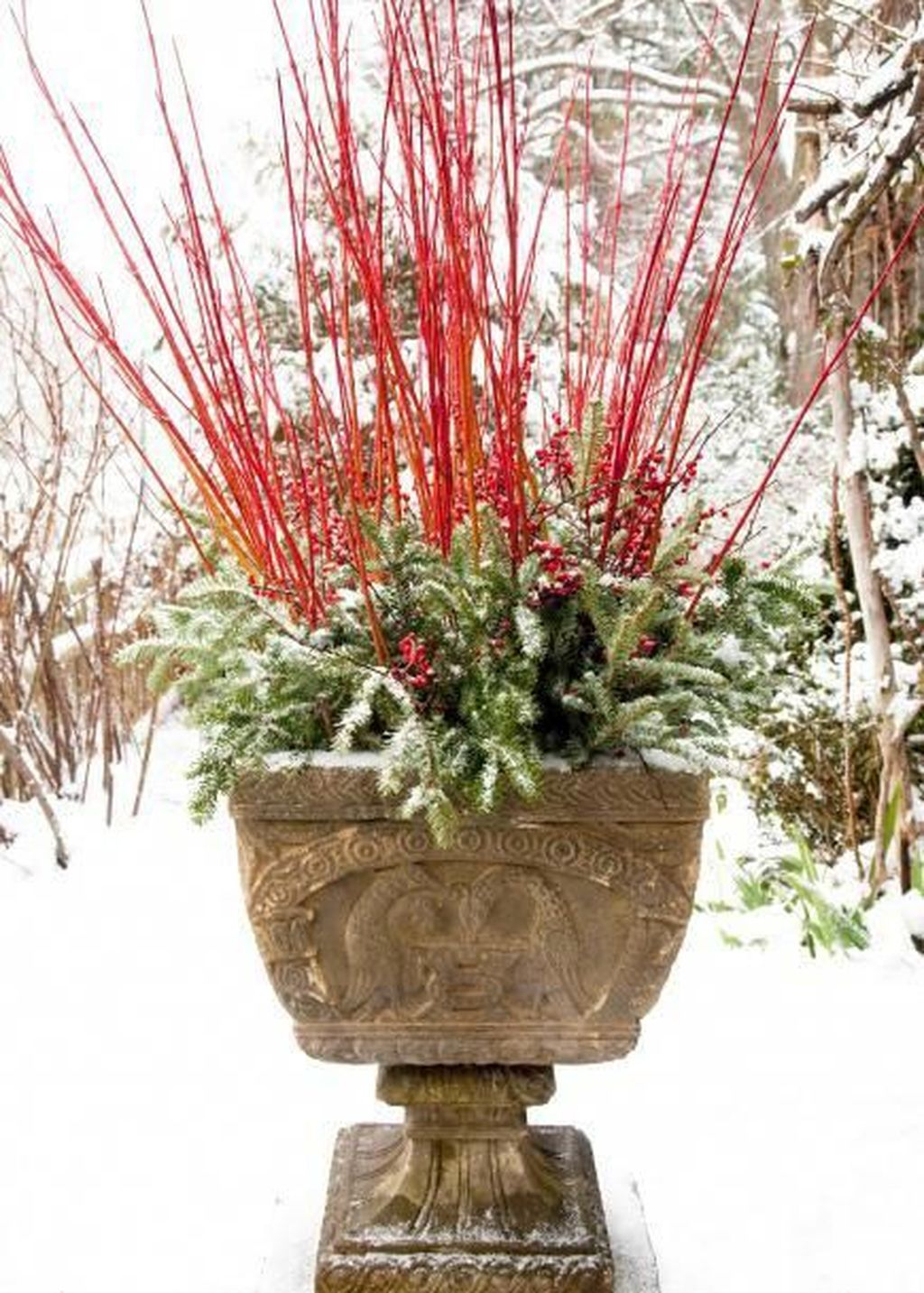 Marvelous Outdoor Holiday Planter Ideas To Beauty Porch Décor 29