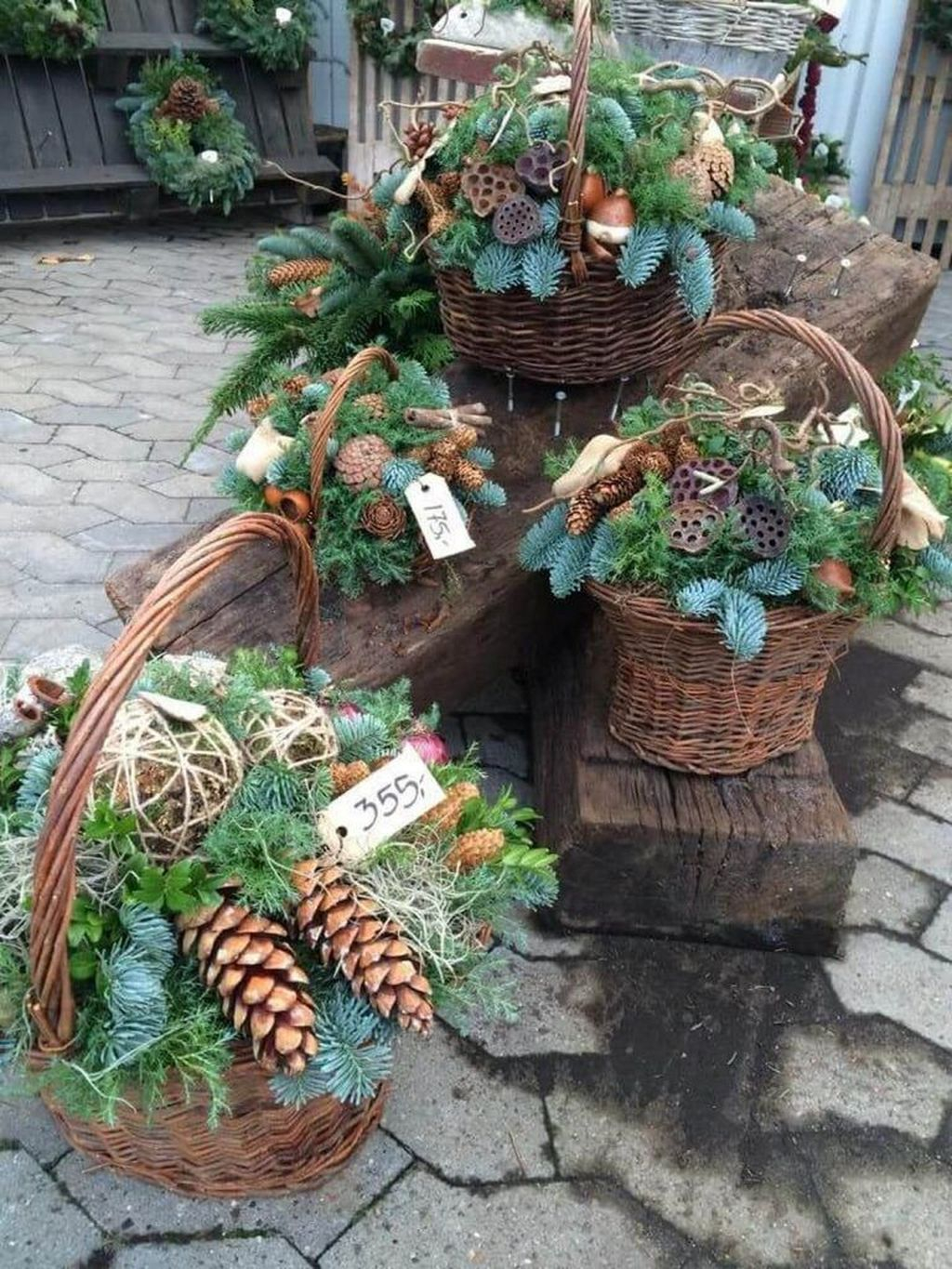 Marvelous Outdoor Holiday Planter Ideas To Beauty Porch Décor 42