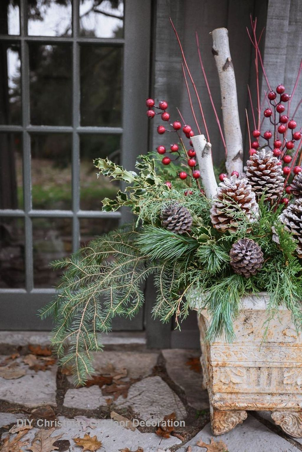 Marvelous Outdoor Holiday Planter Ideas To Beauty Porch Décor 43