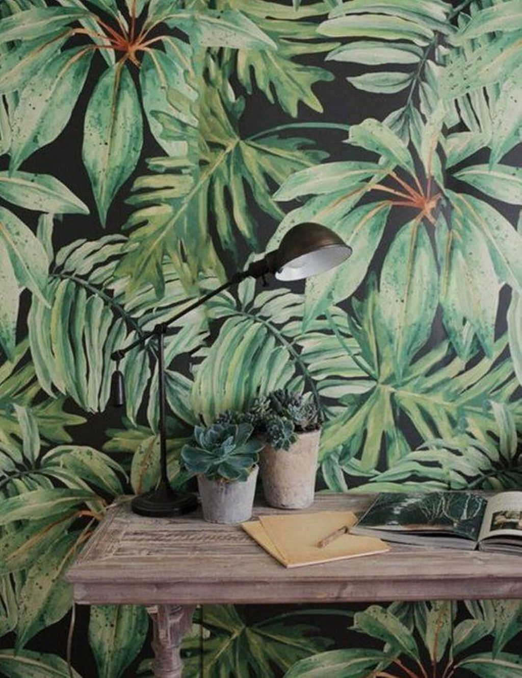 Splendid Tropical Leaf Decor Ideas For Home Design 11