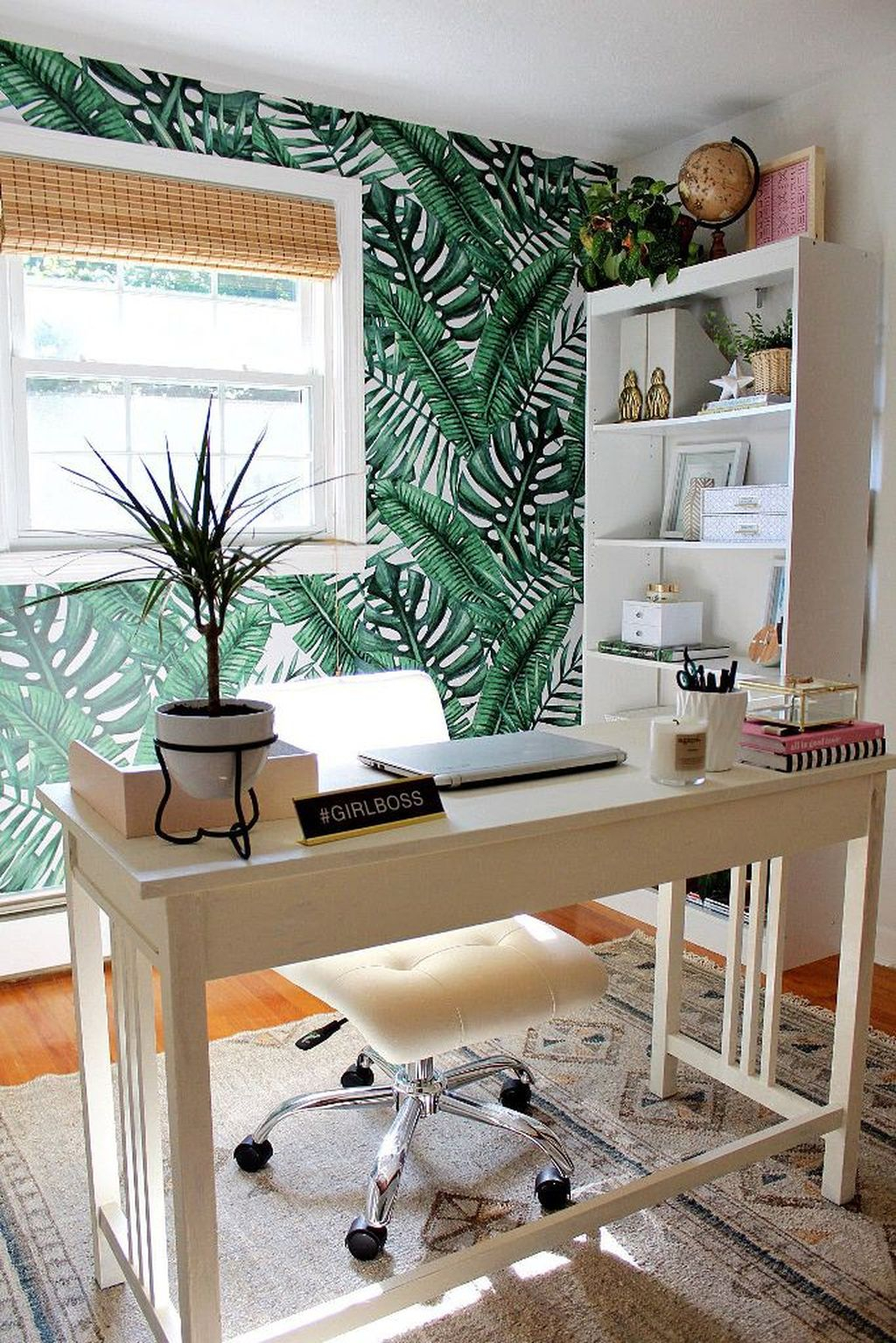Splendid Tropical Leaf Decor Ideas For Home Design 40