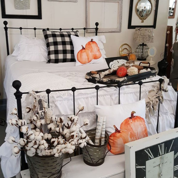 Attractive Fall Decor Ideas For Your Apartment To Try This Year 23