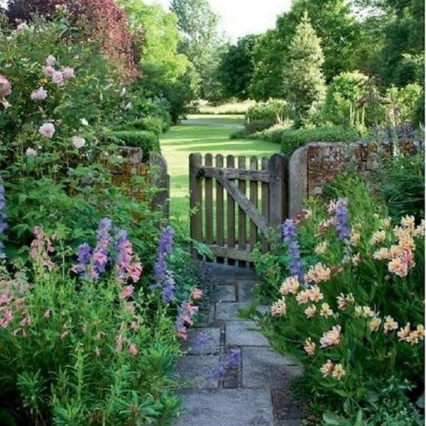 Beautiful Cottage Garden Ideas For Outdoor Space 23