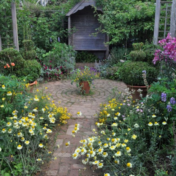 Beautiful Cottage Garden Ideas For Outdoor Space 31