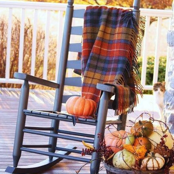 Beautiful Fall Porch Decor Ideas That Looks Modern 21