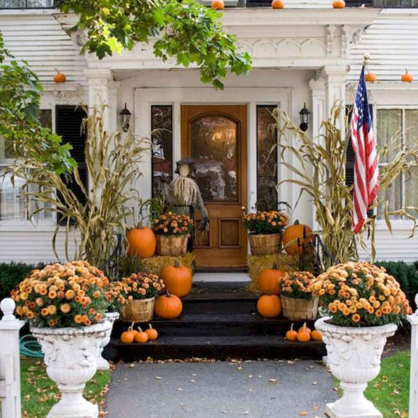Beautiful Fall Porch Decor Ideas That Looks Modern 29