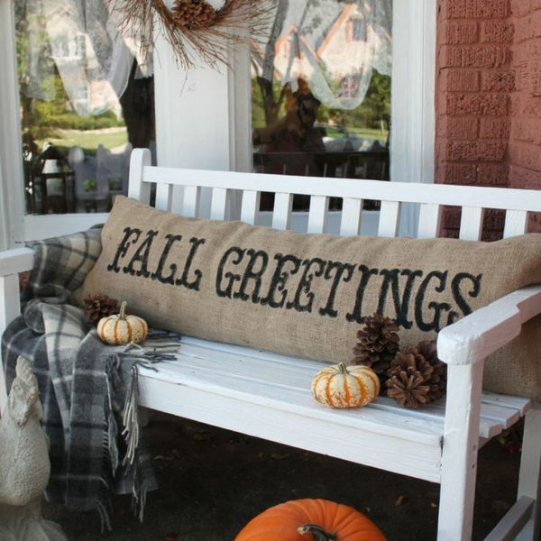 Beautiful Fall Porch Decor Ideas That Looks Modern 36