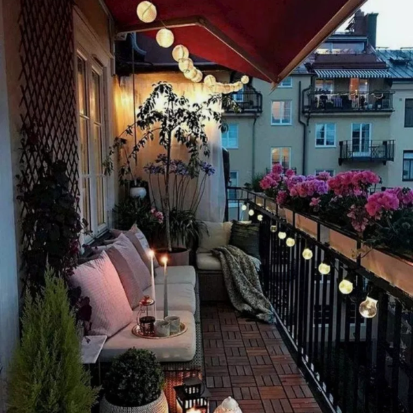 Impressive Fall Apartment Balcony Decorating Ideas To Try35