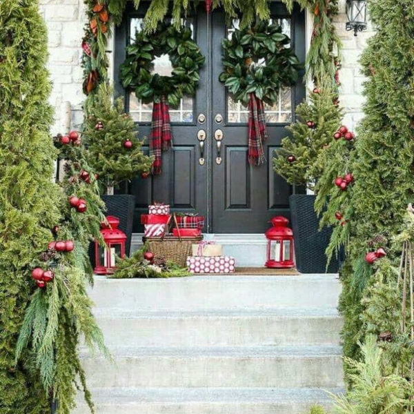 Stunning Diy Outdoor Decoration Ideas For Christmas That Looks Cool18